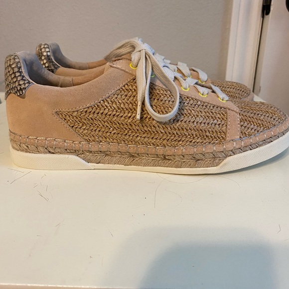 Dolce Vita Sneakers - Picture 3 of 9